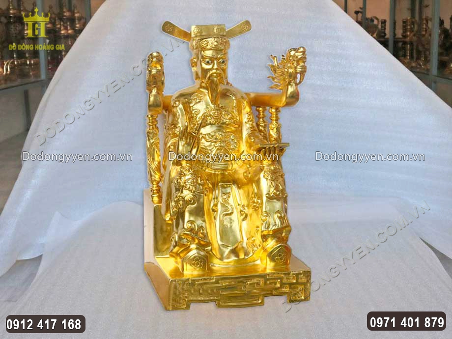 Vật phẩm được d&ugrave;ng để thờ, được đặt trong kh&ocirc;ng gian thờ c&uacute;ng uy nghi&ecirc;m